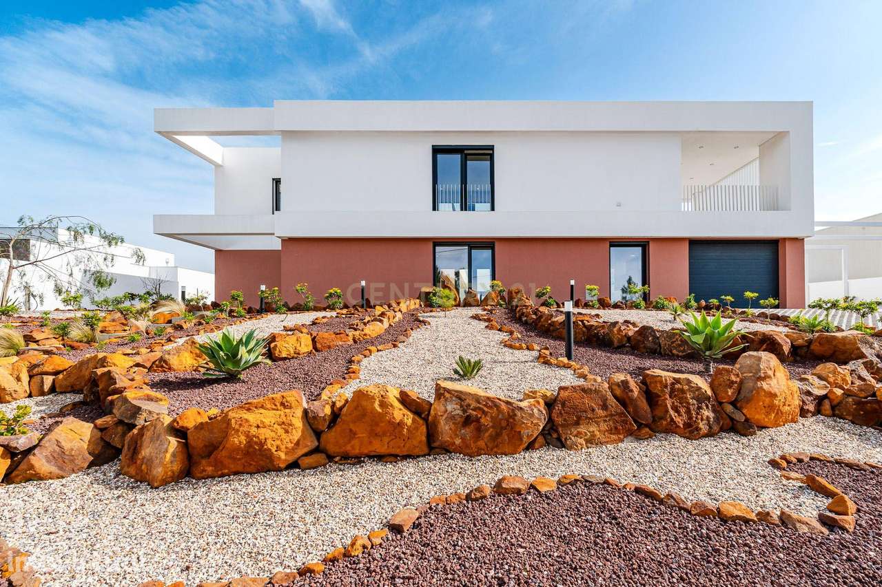 Moradia T4 em Fernão Ferro, Seixal, com Piscina e enorme Jardim - Grande imagem: 4/60