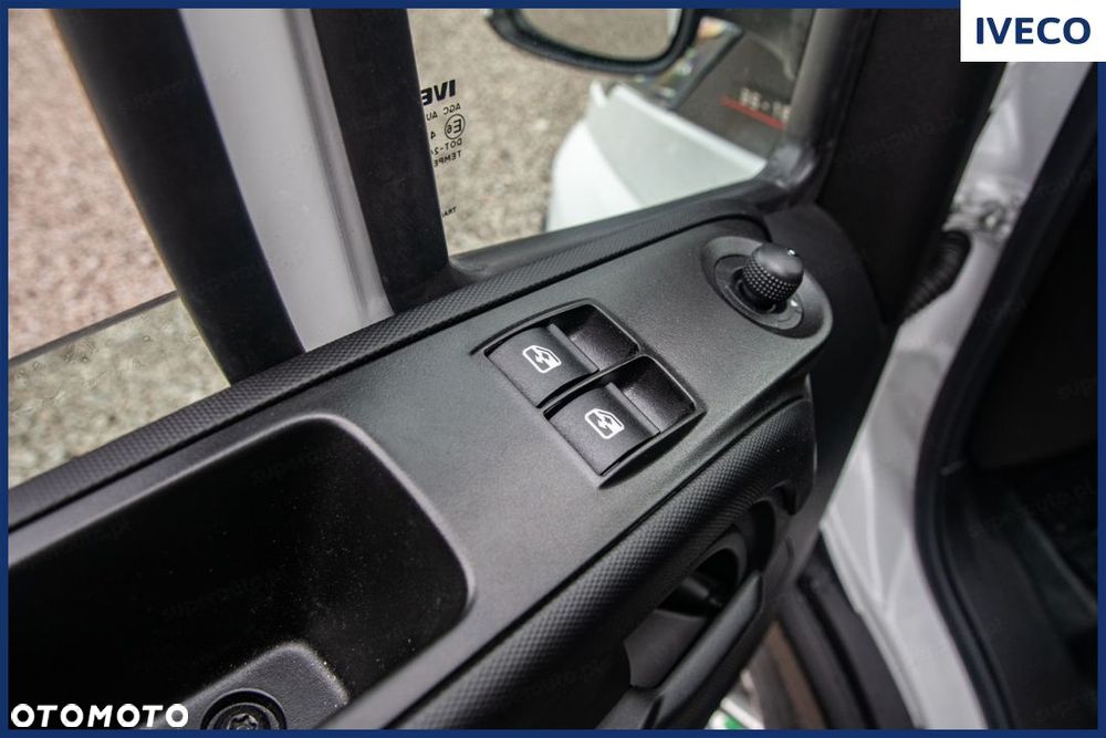 Iveco Daily 35S18 Kontener 8EP + Winda 3.0 180KM - 17