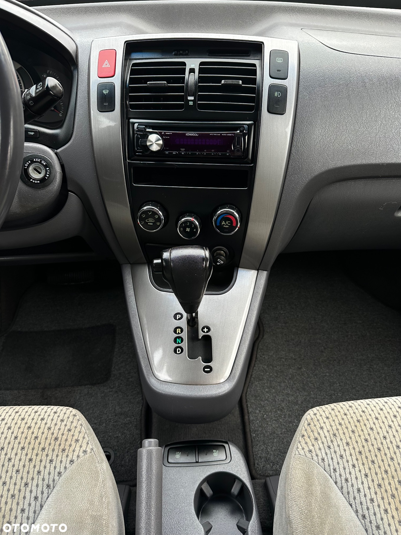 Hyundai Tucson 2.0 CRDi Elegance + - 23