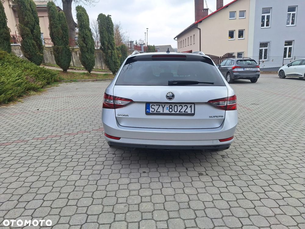 Skoda Superb 2.0 TDI DSG Ambition - 4