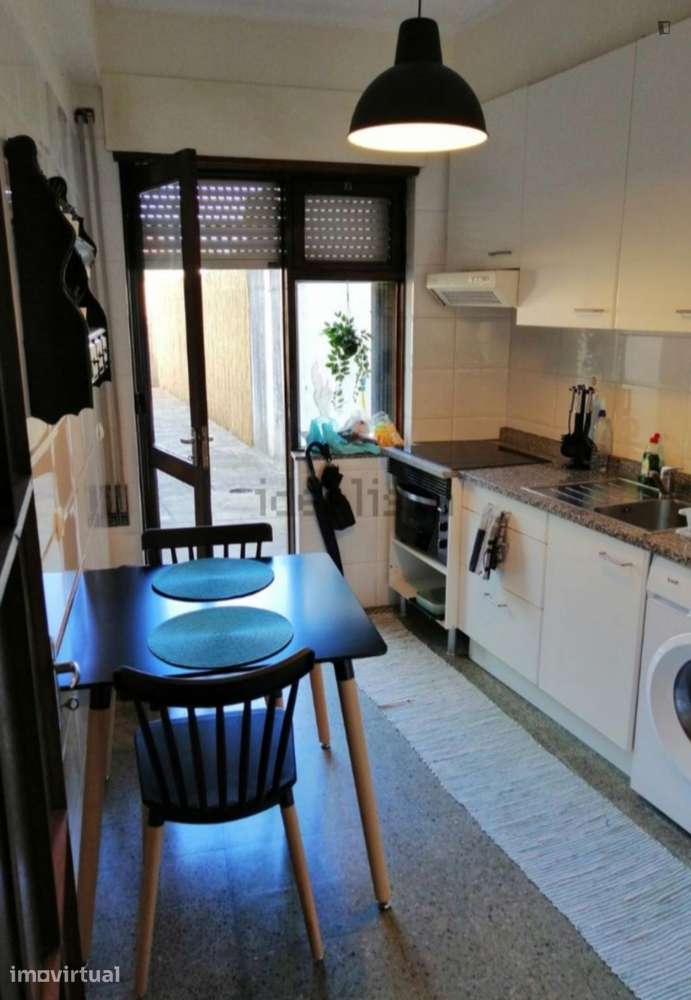 Quarto - localizado em Paranhos Porto - Grande imagem: 5/11