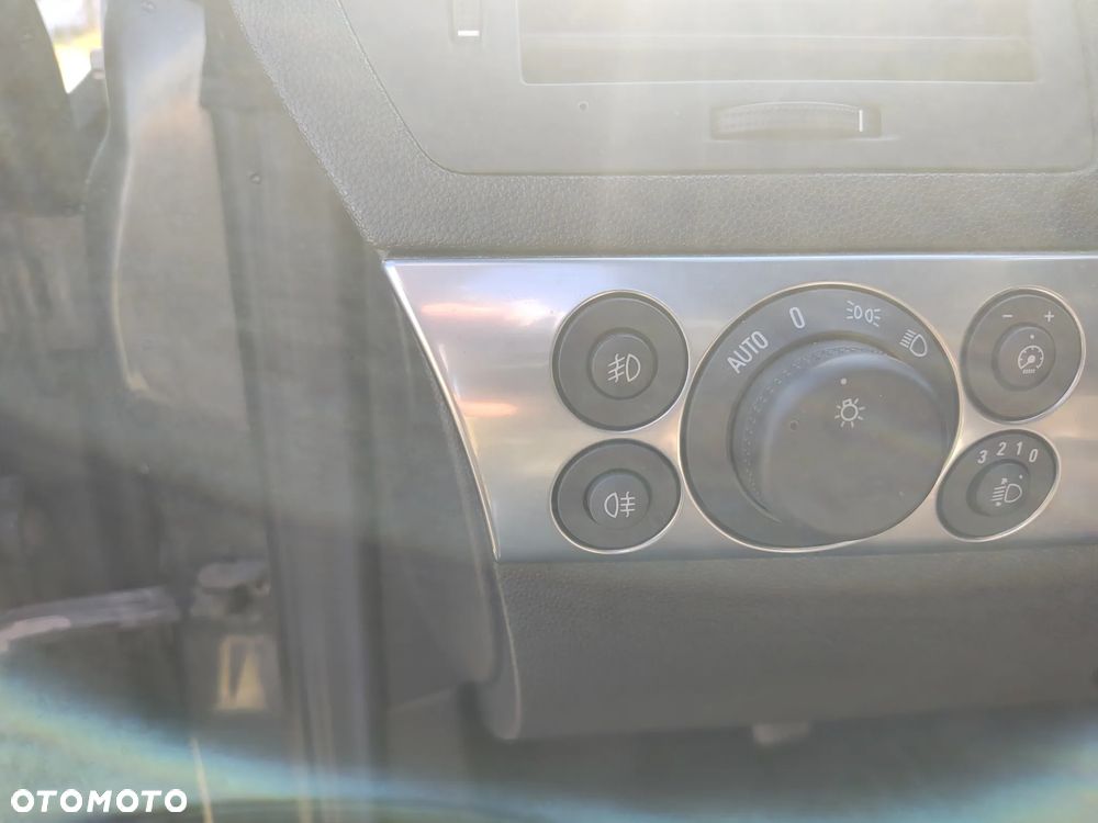 Opel Astra 1.6 Cosmo - 26