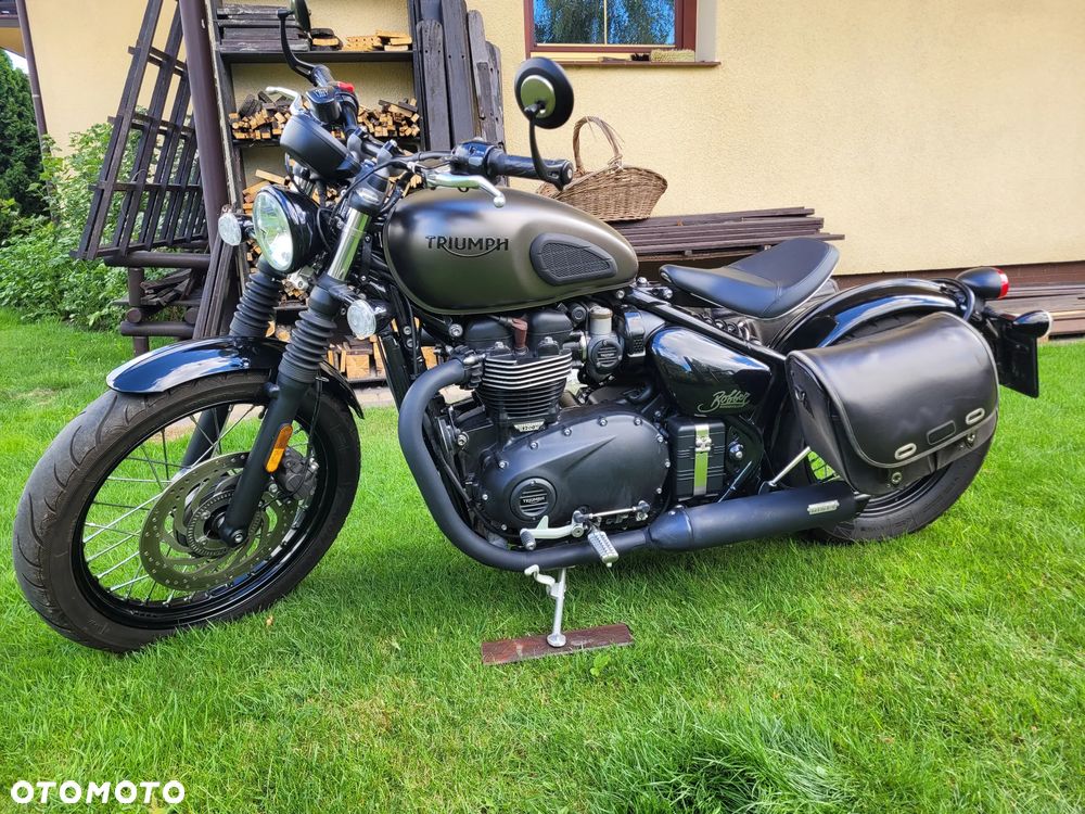 Triumph Bonneville Bobber - 12