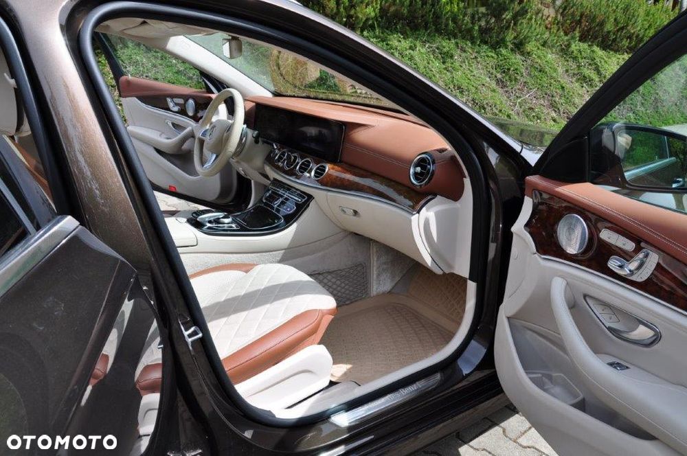 Mercedes-Benz Klasa E 400 4Matic 9G-TRONIC Exclusive - 19
