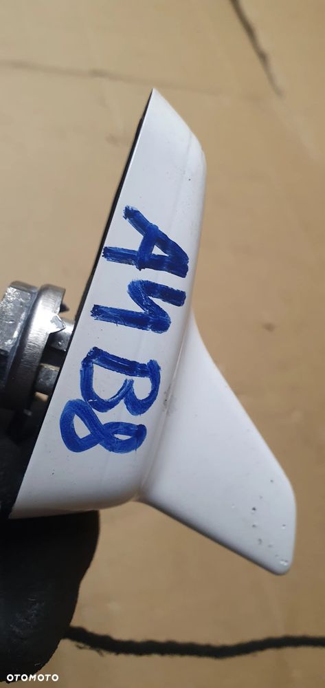 Antena dachowa radia rekin Audi A4 B8 8K5035503D - 8
