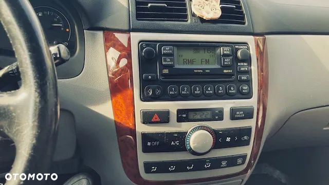 Toyota Avensis Verso D-4D - 7