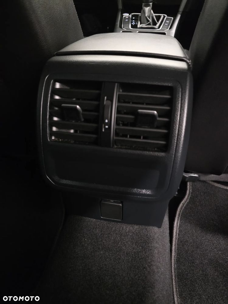 Volkswagen Passat - 21