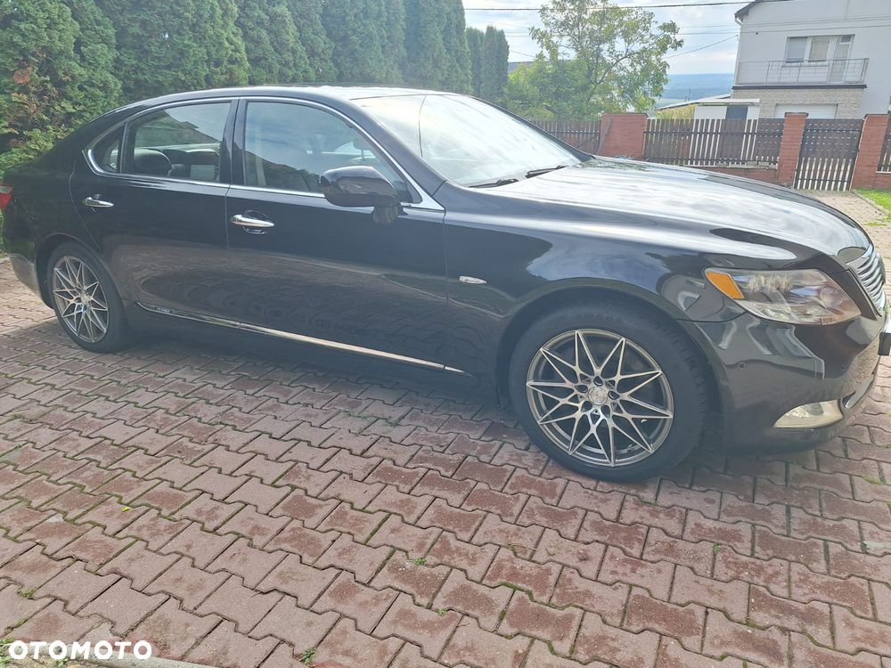 Lexus LS - 9