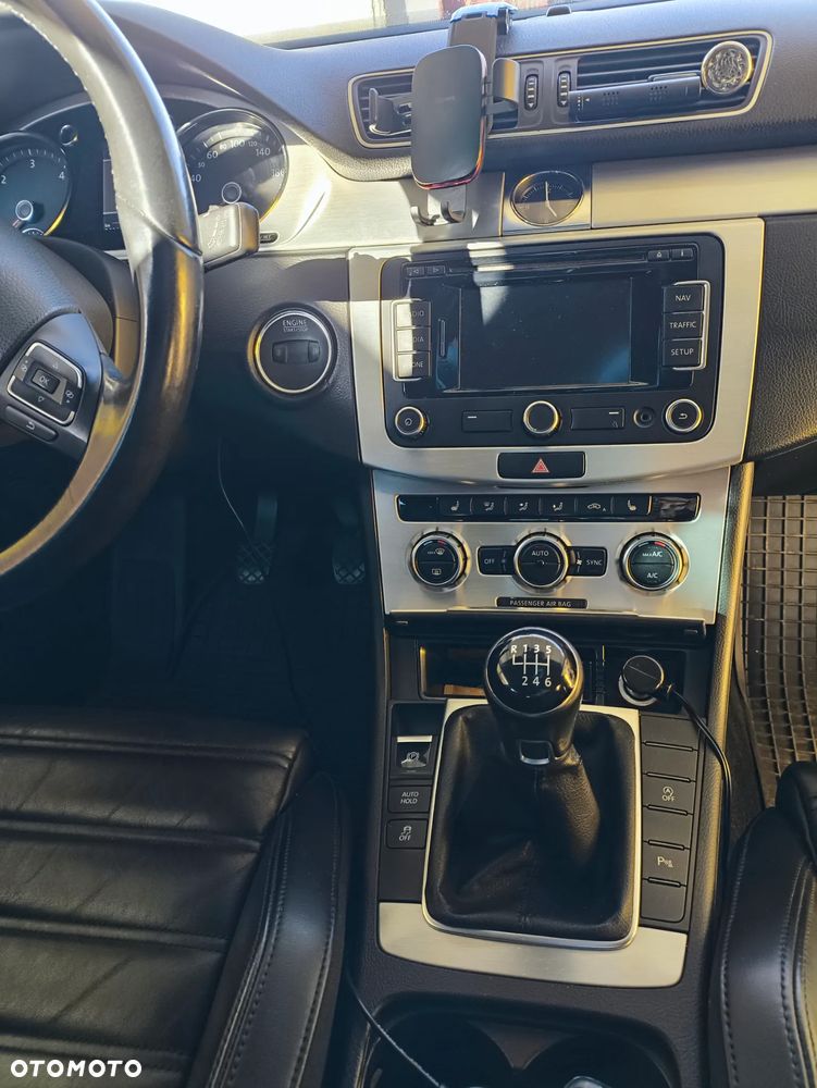 Volkswagen Passat 2.0 TDI Sportline - 11