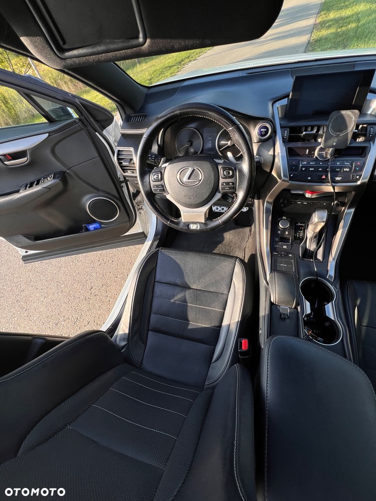 Lexus NX 300h F Sport Edition AWD - 18