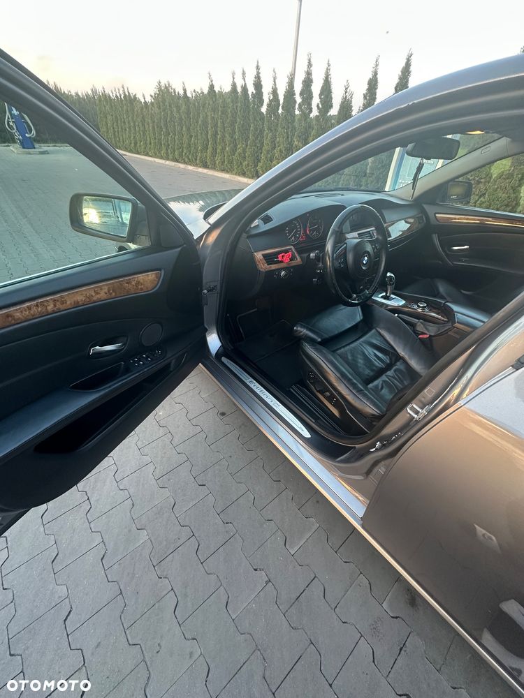 BMW Seria 5 525xd - 13
