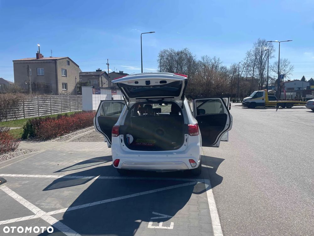 Mitsubishi Outlander - 12