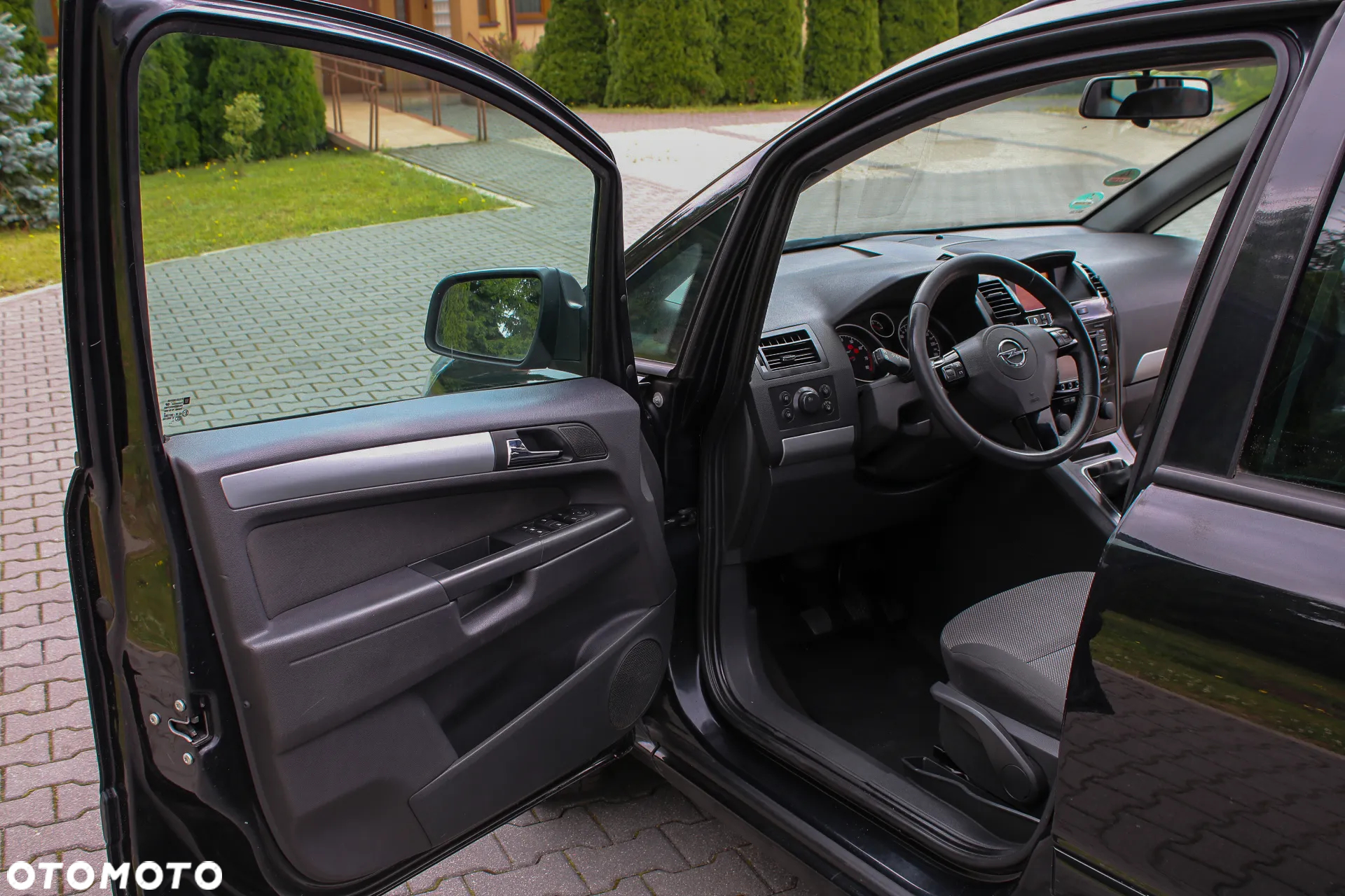 Opel Zafira 1.8 Navi - 33