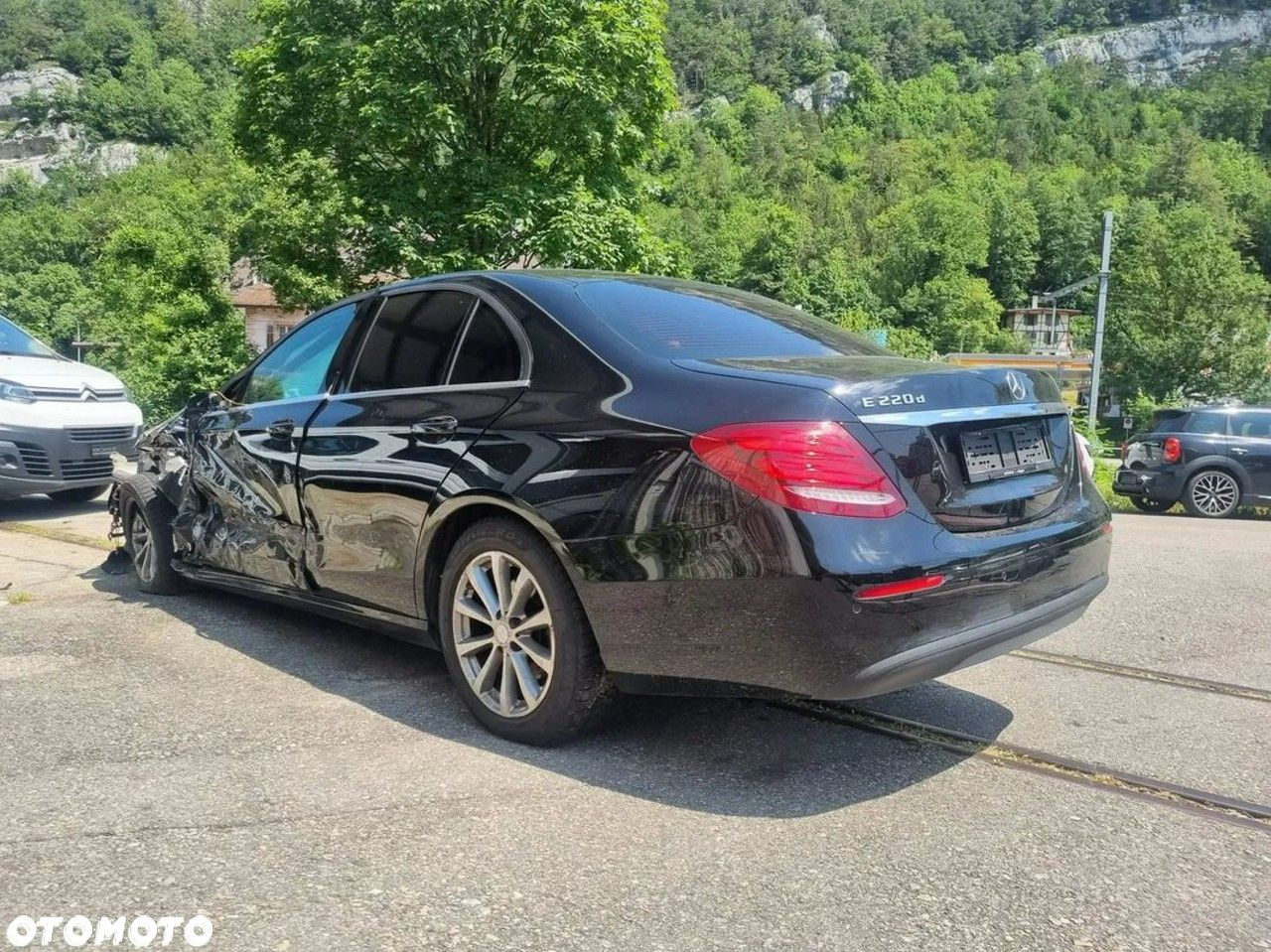 Mercedes-Benz Klasa E 220 d 4Matic T 9G-TRONIC - 3