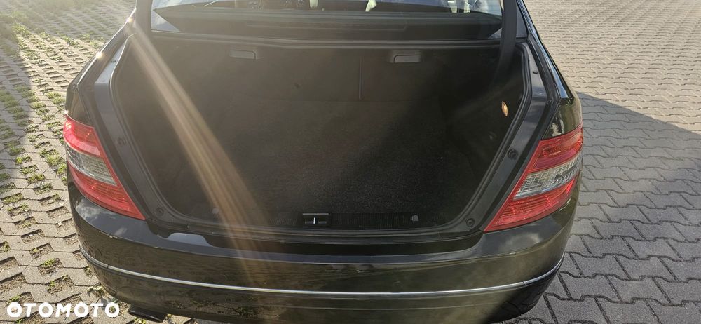 Mercedes-Benz Klasa C 250 CGI BlueEff Avantgarde - 12
