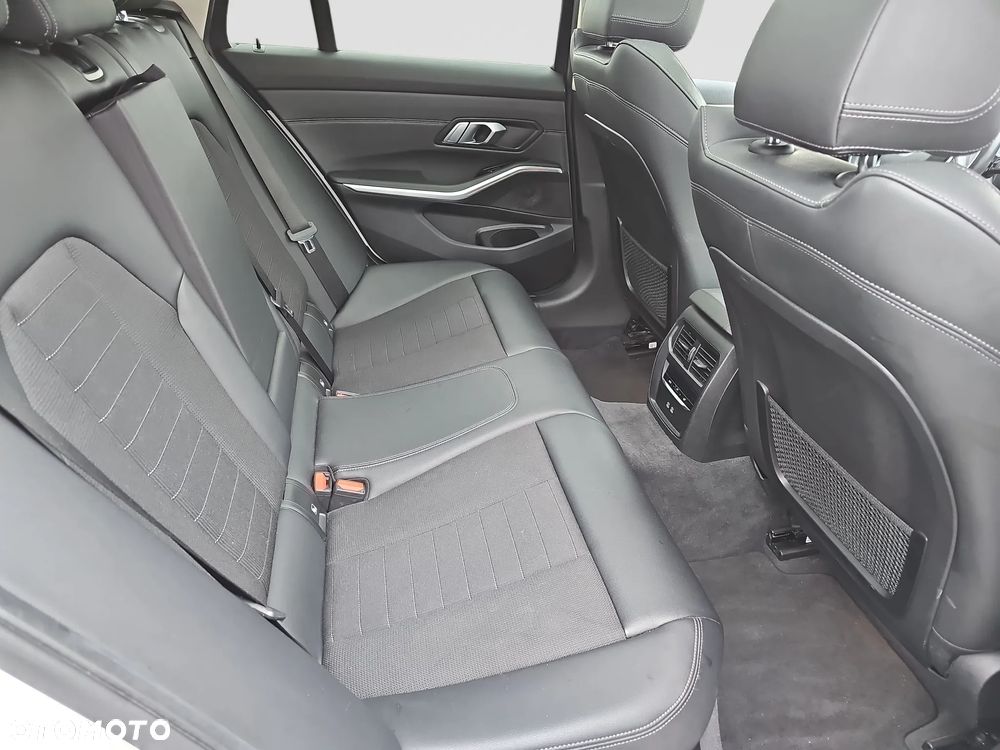 BMW Seria 3 - 22