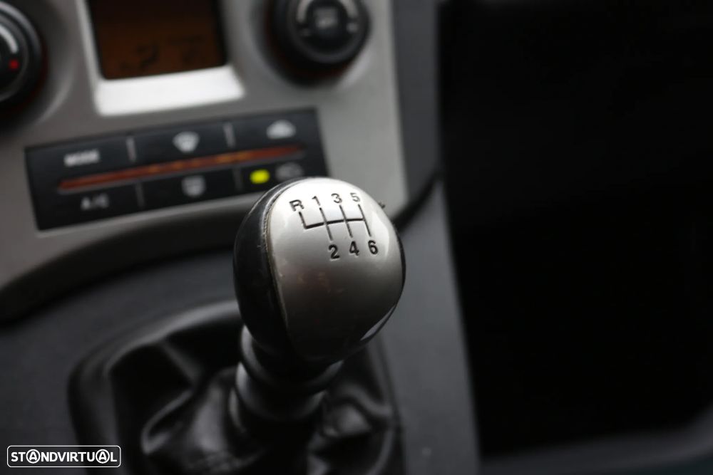 Kia Carens 2.0 CRDi Mood - 23