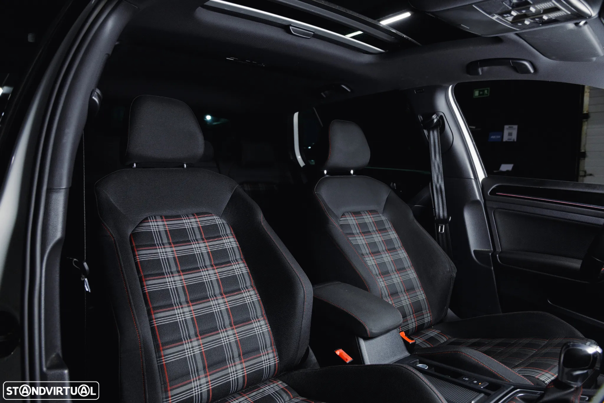 VW Golf 2.0 TSi GTi DSG Performance - 13