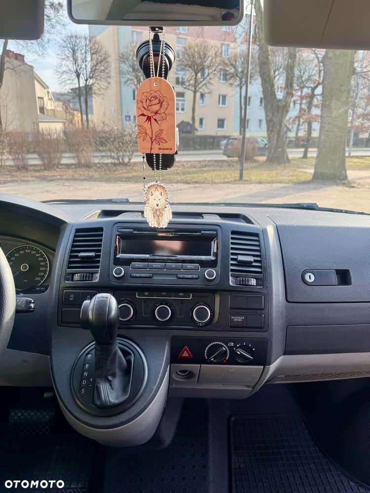 Volkswagen Caravelle - 9