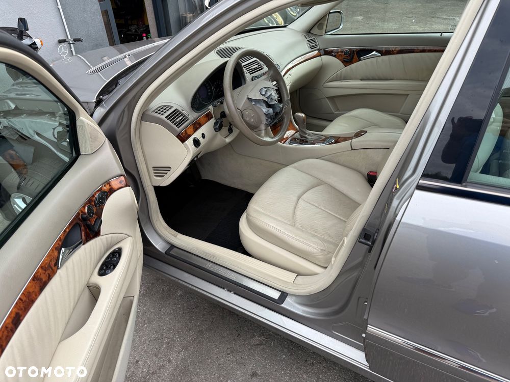 Mercedes-Benz Klasa E 500 4-Matic T Elegance - 17