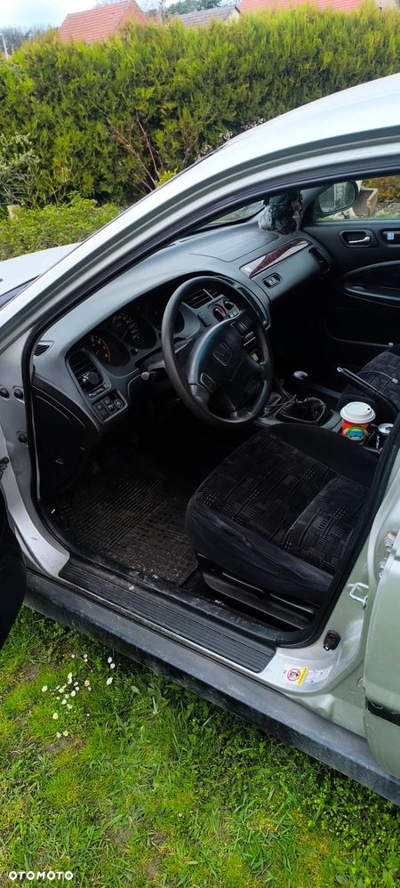 Honda Accord 1.8i LS - 5