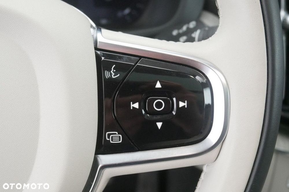 Volvo XC 60 - 30