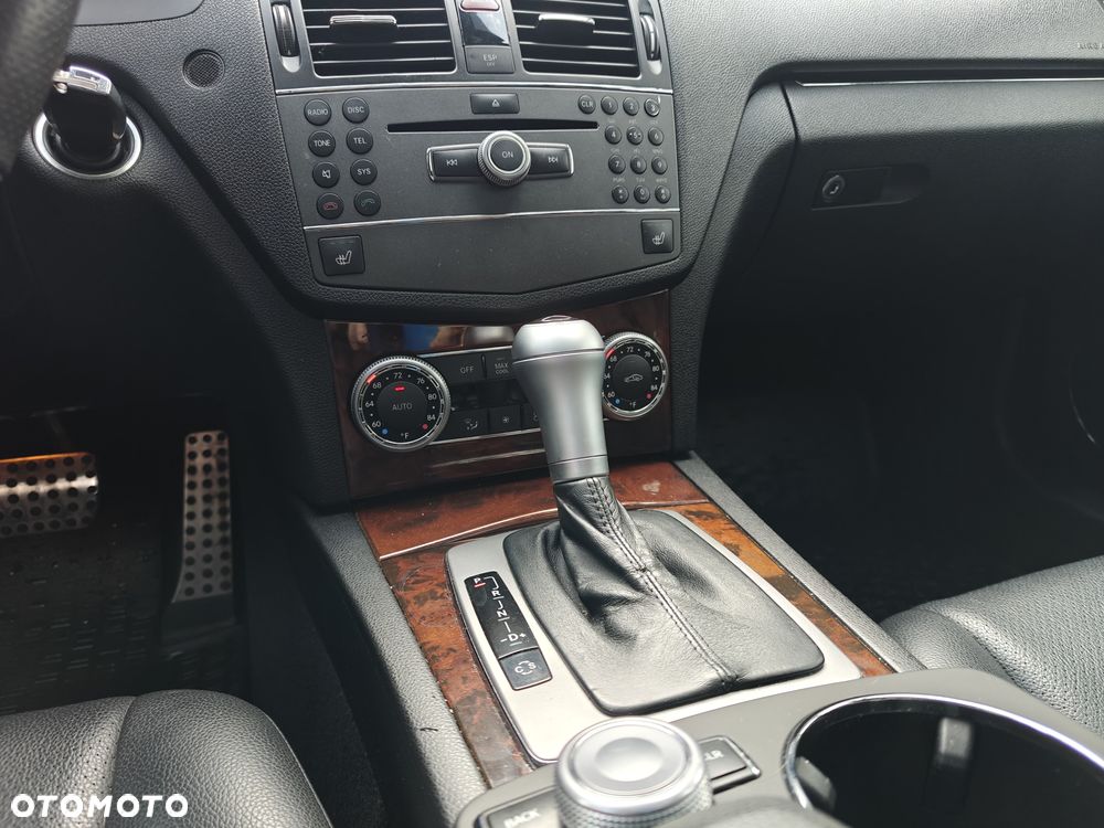 Mercedes-Benz Klasa C 300 Avantgarde 4-Matic - 28