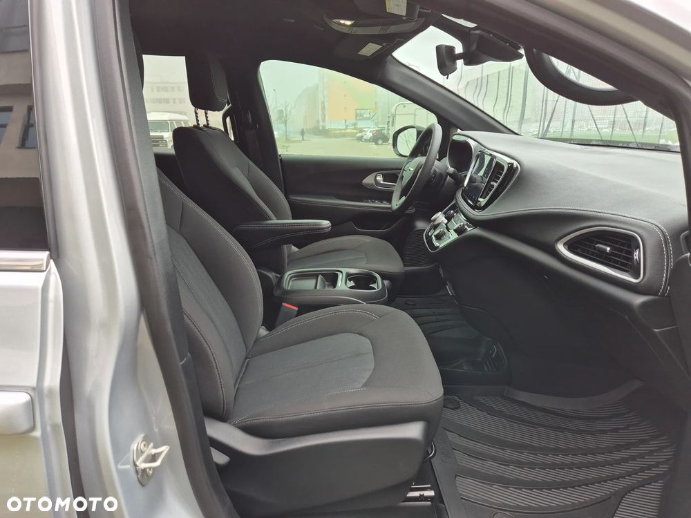 Chrysler Pacifica - 15