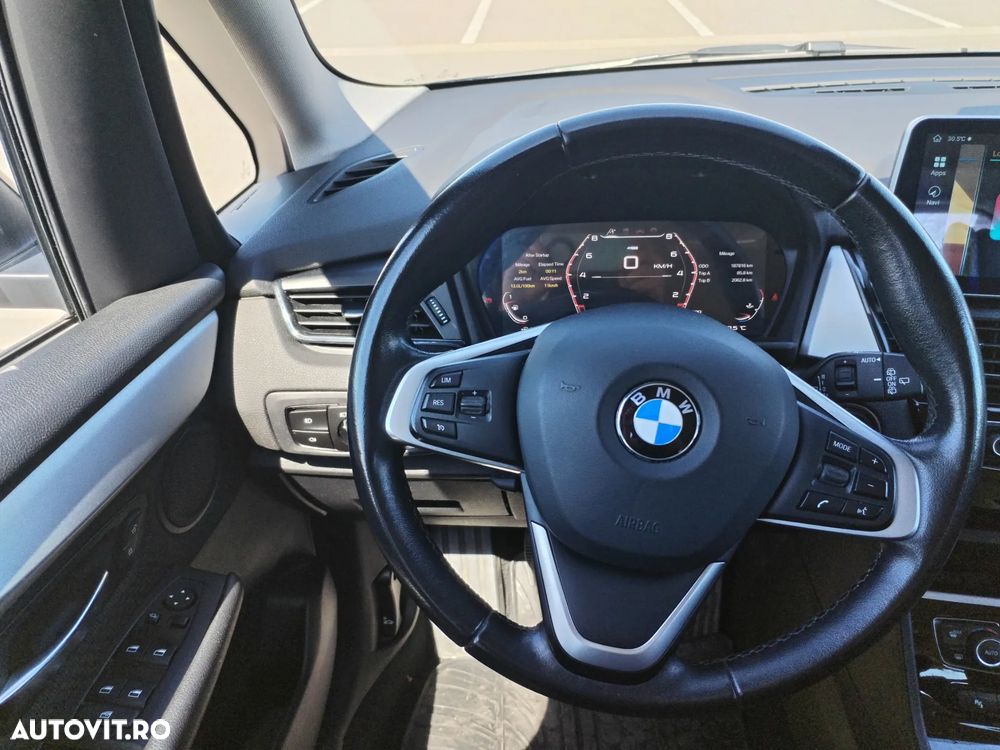 BMW Seria 2 218d - 8