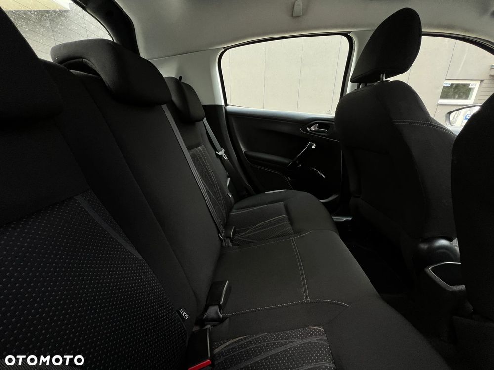 Peugeot 208 - 10