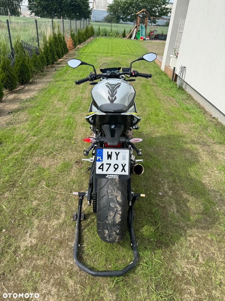 BMW S - 6