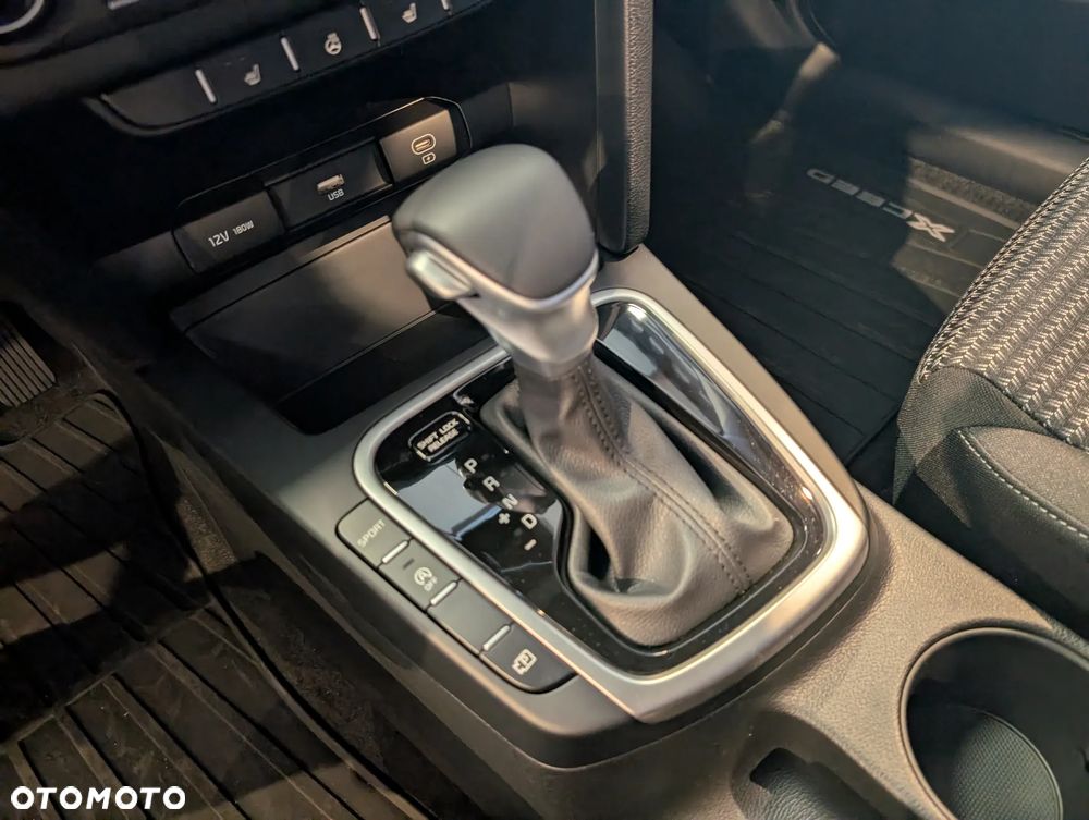 Kia XCeed 1.6 T-GDI M DCT - 14