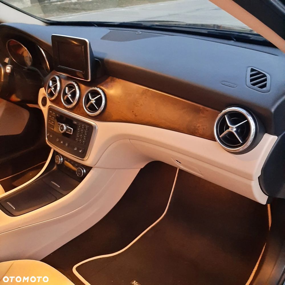 Mercedes-Benz GLA 250 4-Matic - 8