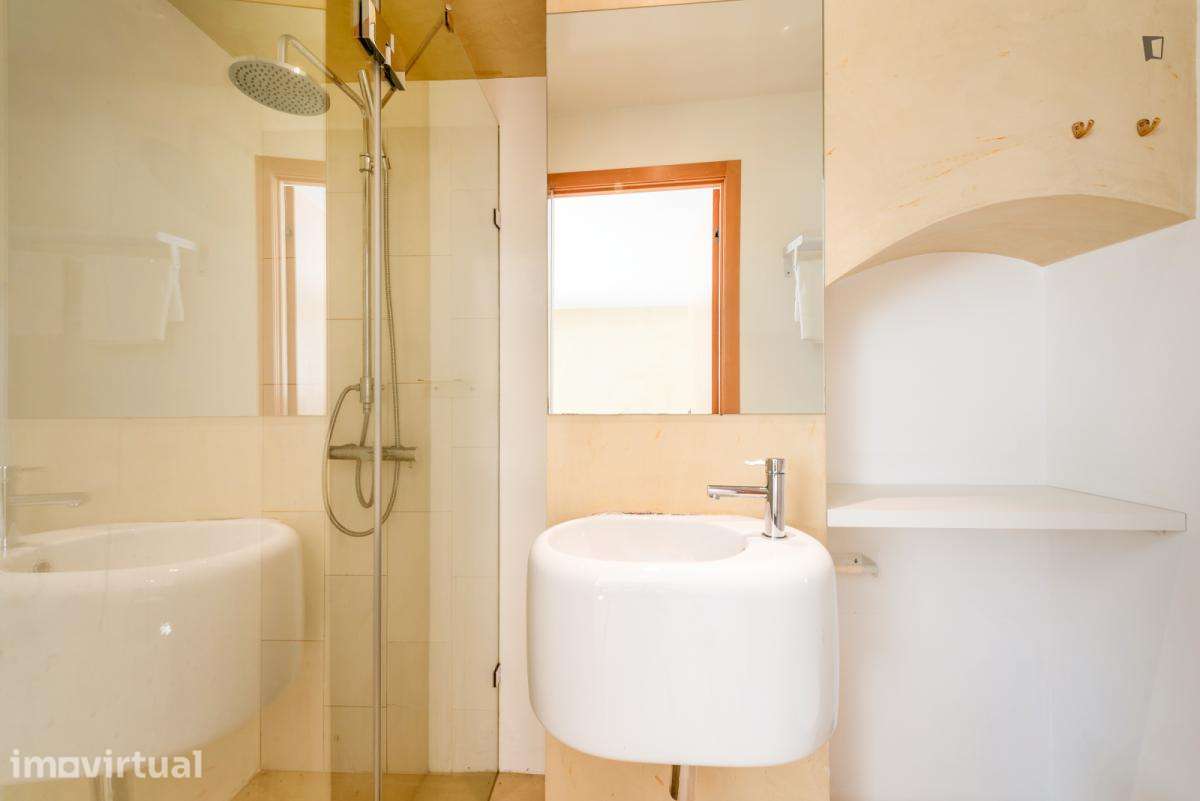 Quarto - localizado em São Bento Lisbon - Grande imagem: 4/12