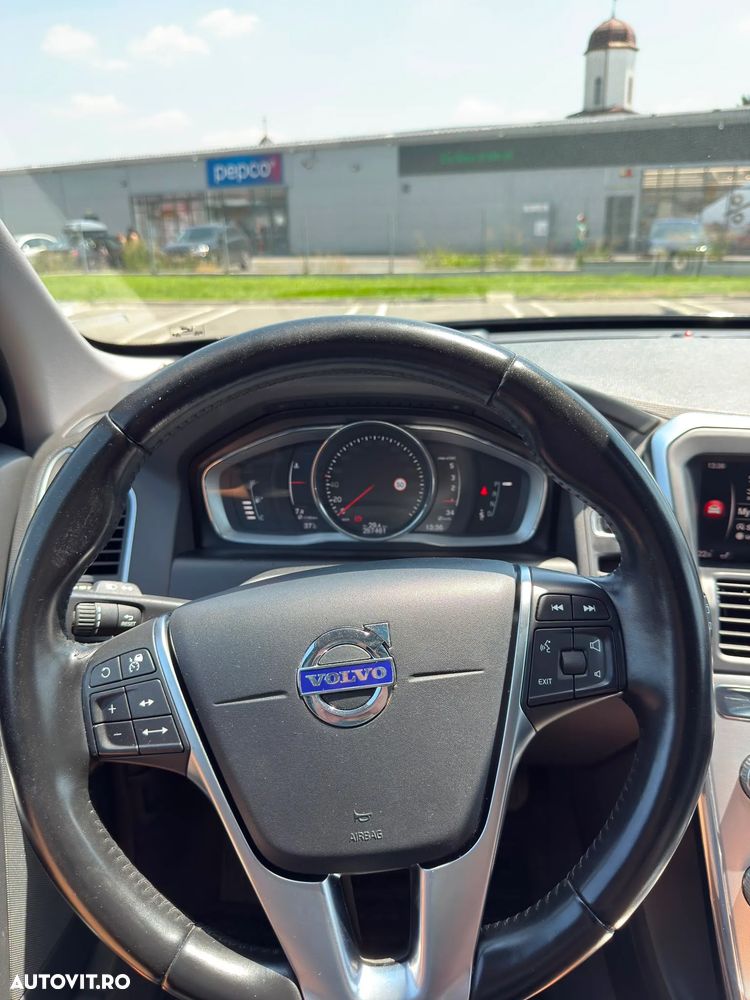 VOLVO XC60 2017 — imagine 13