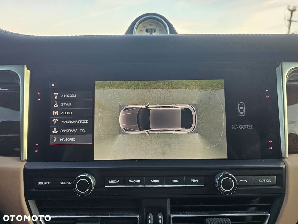 Porsche Macan Turbo - 11