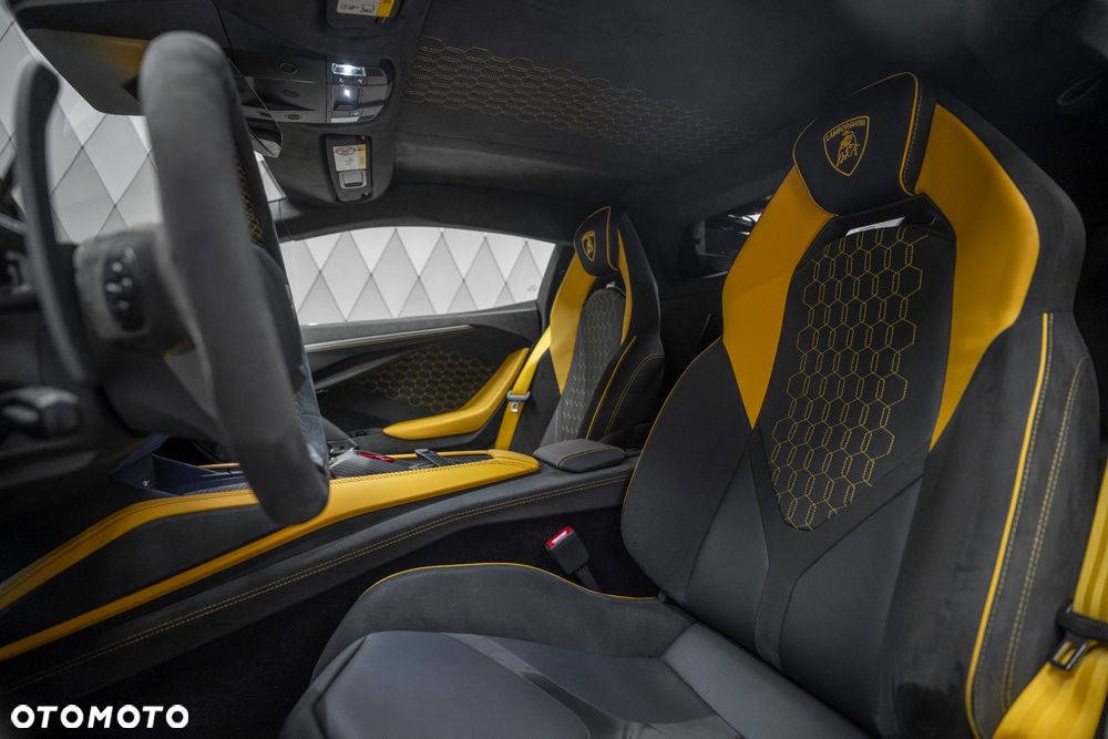 Lamborghini Revuelto - 15