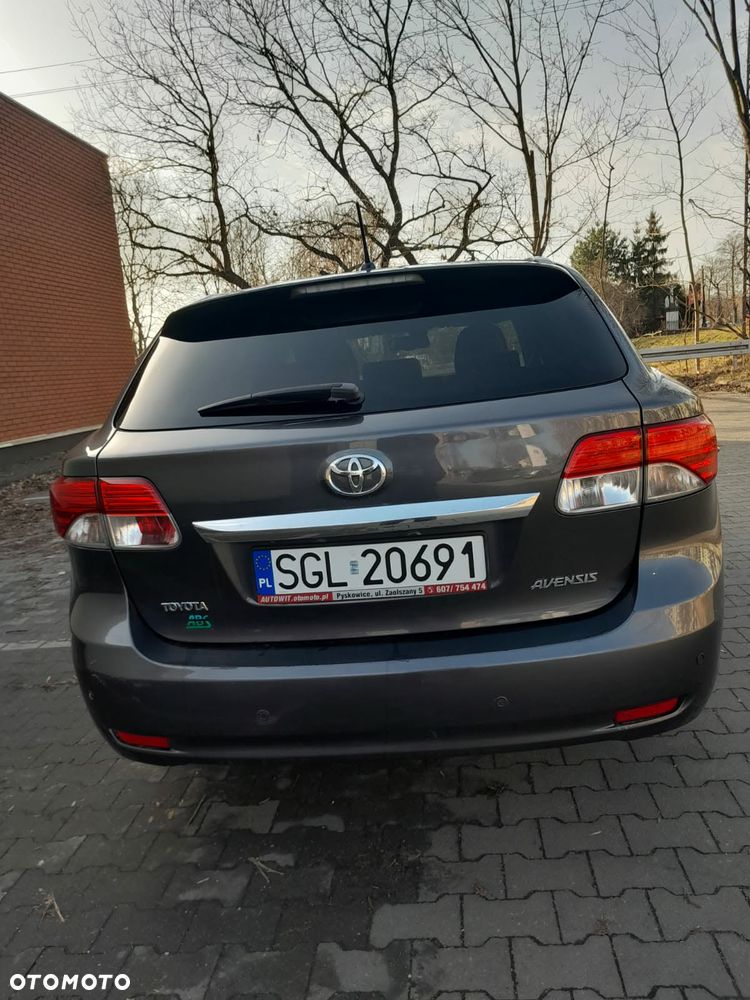 Toyota Avensis 2012 photo 3