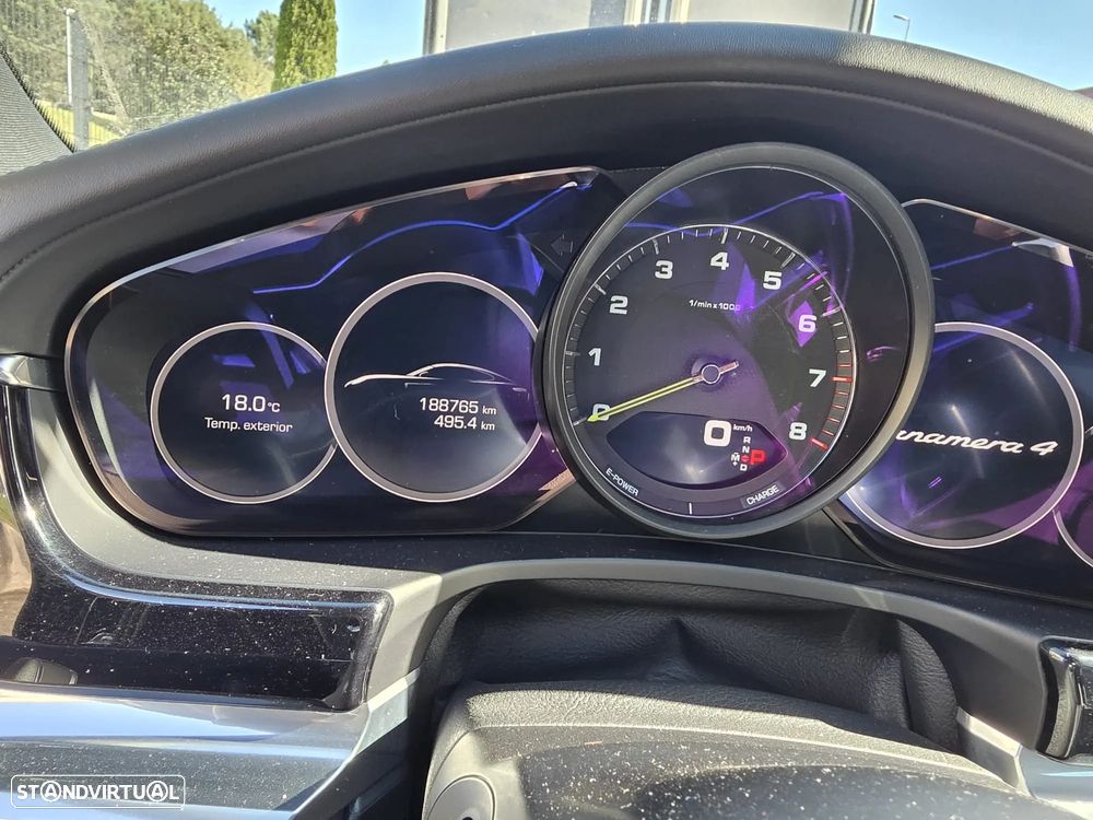 Porsche Panamera 4 E-Hybrid - 17