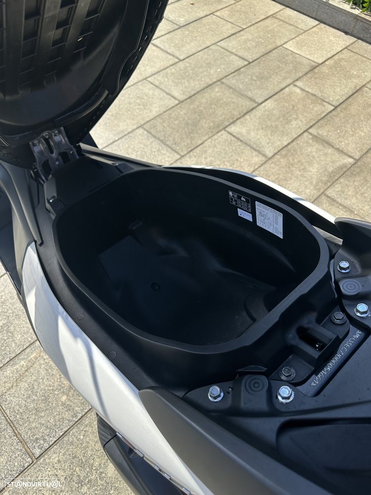 Yamaha NMAX 125 com Pack Urban - 11