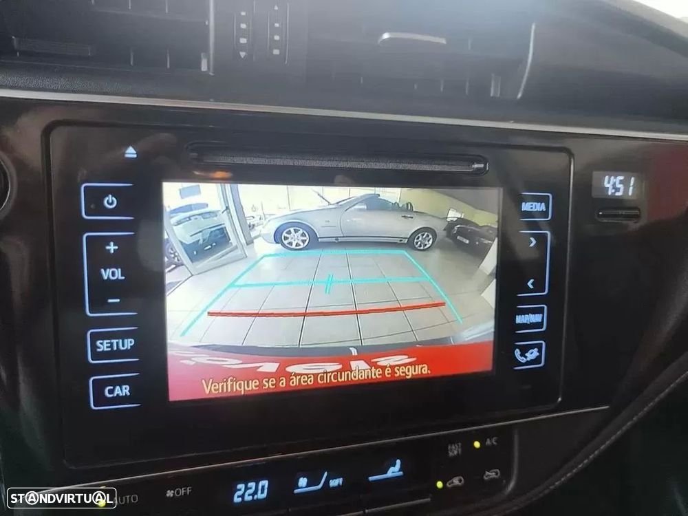 Toyota Auris Touring Sports 1.8 HSD Comfort+P.Sport - 29