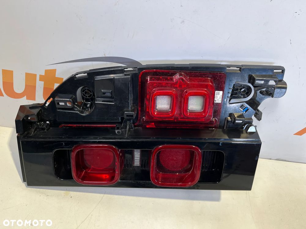 LAND ROVER DEFENDER L663 21r. Lampa prawy tył L8B2-13404-A - 1