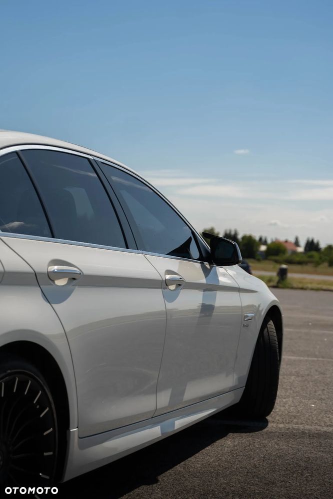 BMW Seria 5 535i xDrive Sport-Aut - 14