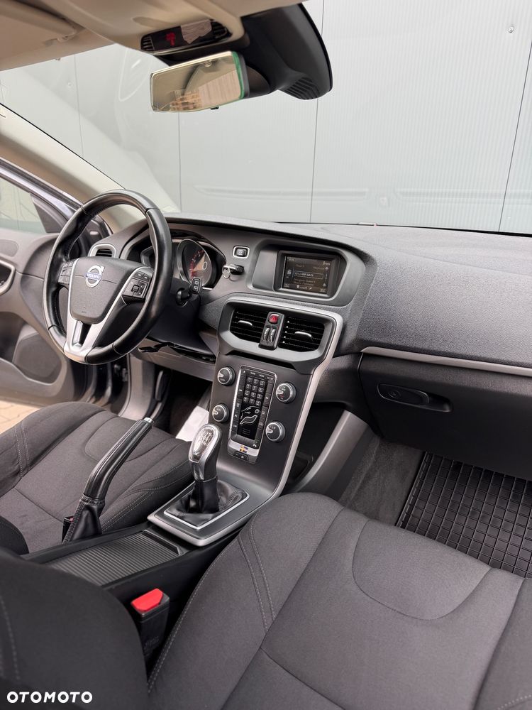 Volvo V40 T3 Momentum - 12