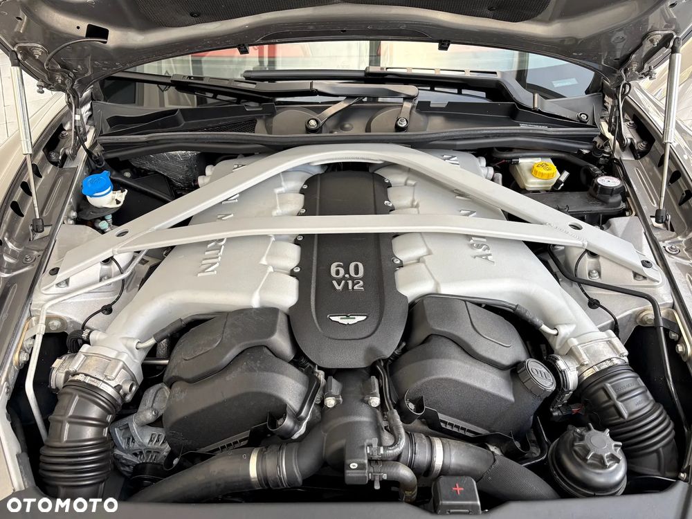 Aston Martin DB9 - 8