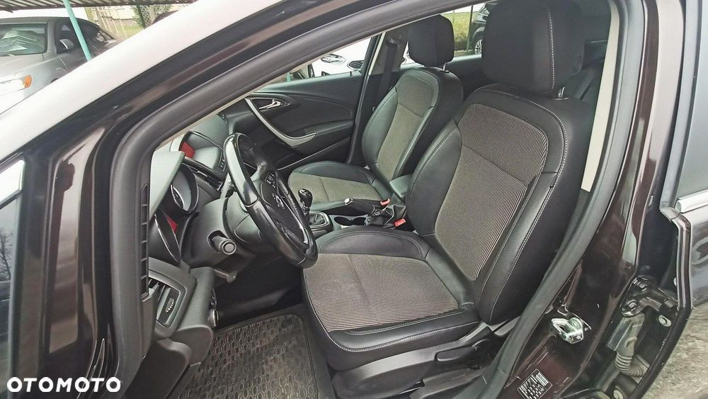 Opel Astra 1.4 T Executive - 12