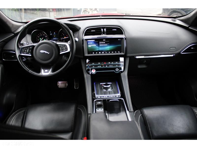 Jaguar F-Pace 2.0 i4D AWD R-Sport - 11
