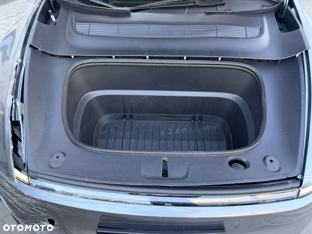Tesla Model Y Long Range AWD - 31