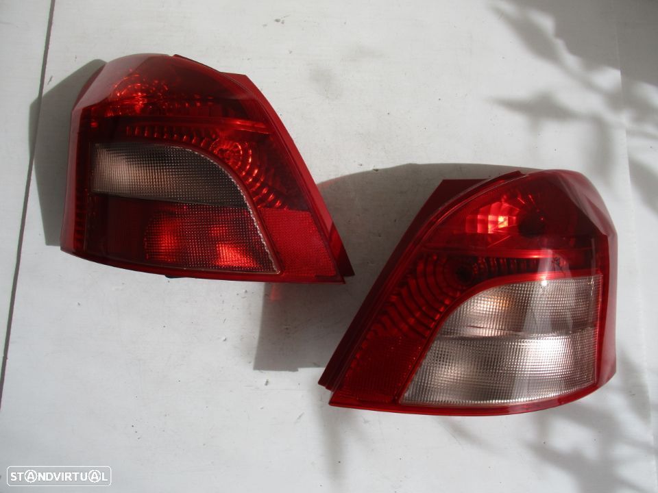 Farol Farolim Tras Toyota Yaris 2005 a 2008 esquerdo direito - 1