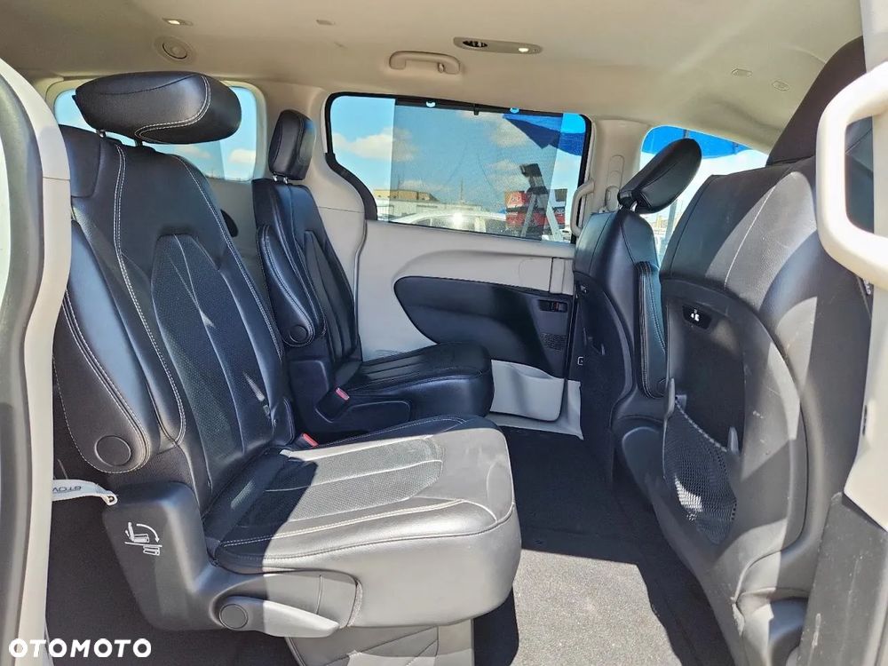 Chrysler Pacifica - 10